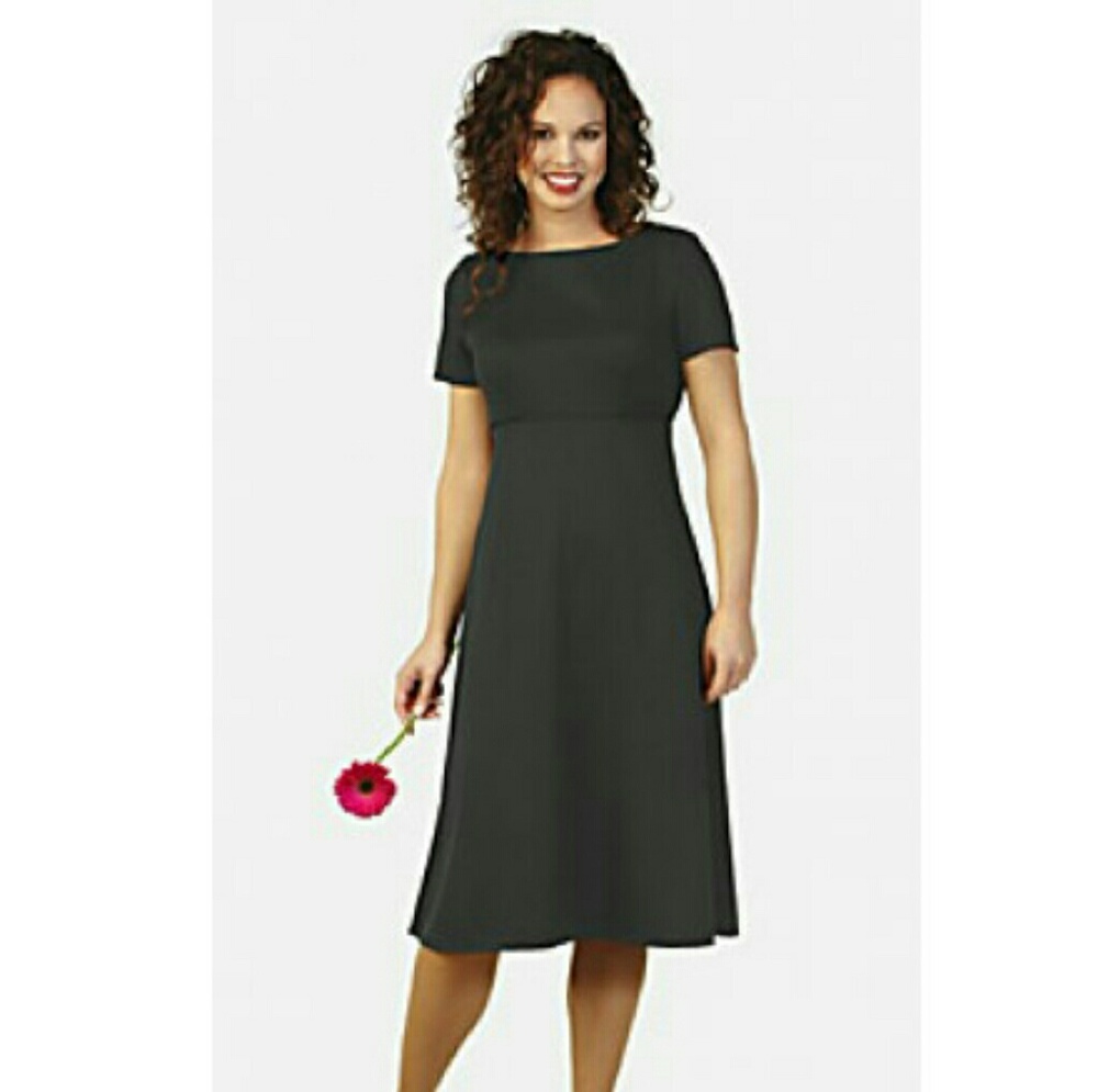 FORMAL FASHIONS INC EMPIRE STYLE KNEE LENGTH DRESS